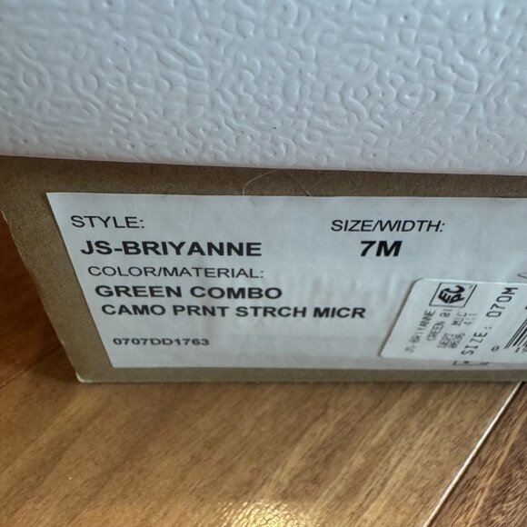 Jessica Simpson Suede Camo Point Toe Heeled Boots 7 NEW in box - Picture 5 of 5